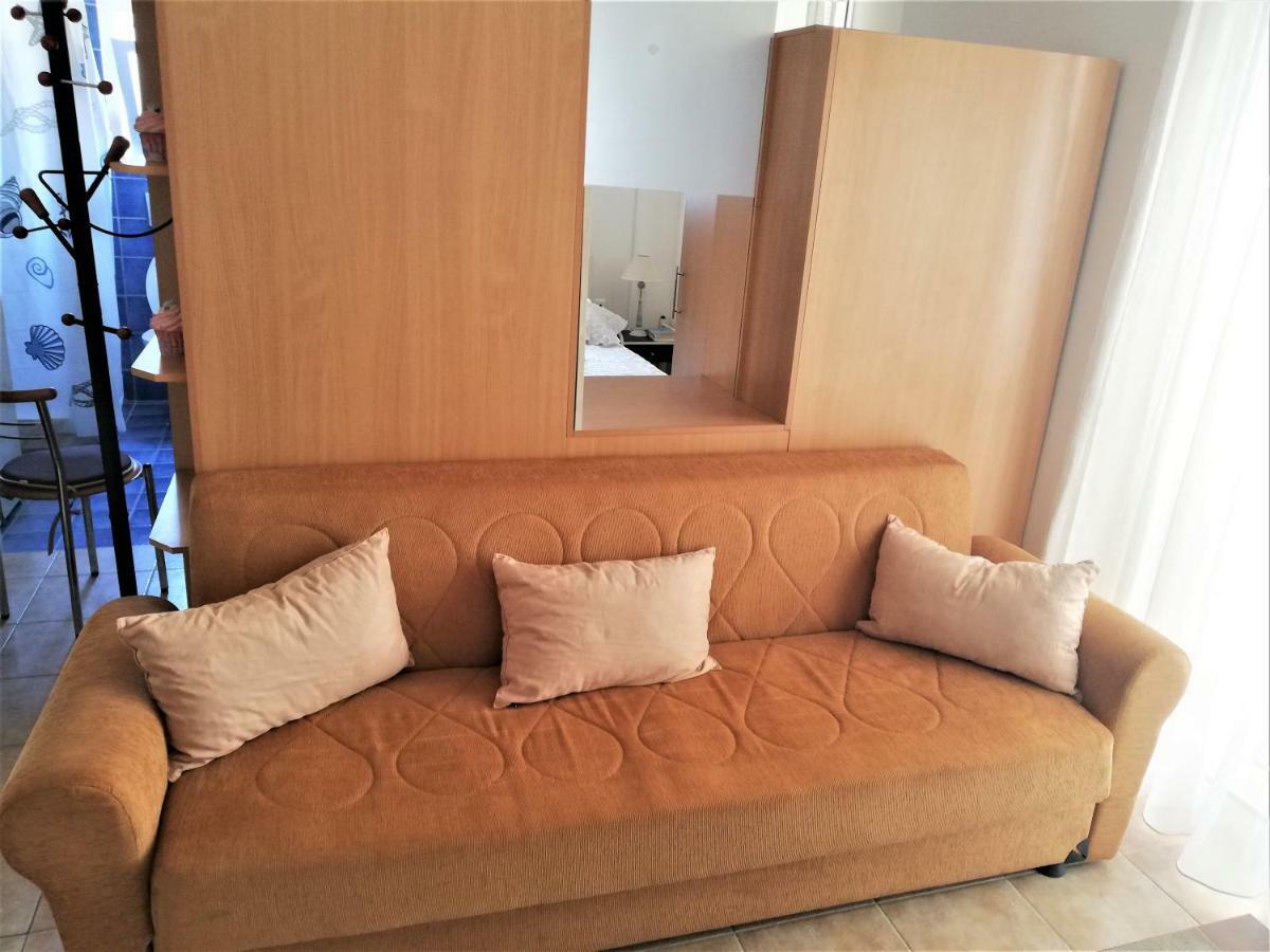Kalamata Downtown Apartment ภายนอก รูปภาพ